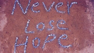 never-lost-hope-2636197_1920